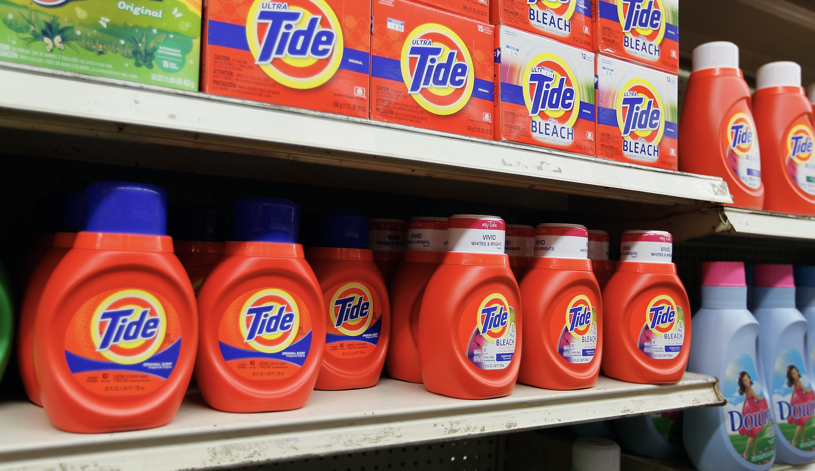 Apparently, You're Supposed To Put The Laundry Detergent Cup Right In The  Washer