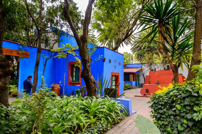 You Can Visit Frida Kahlos Casa Azul Right Now With This Incredible