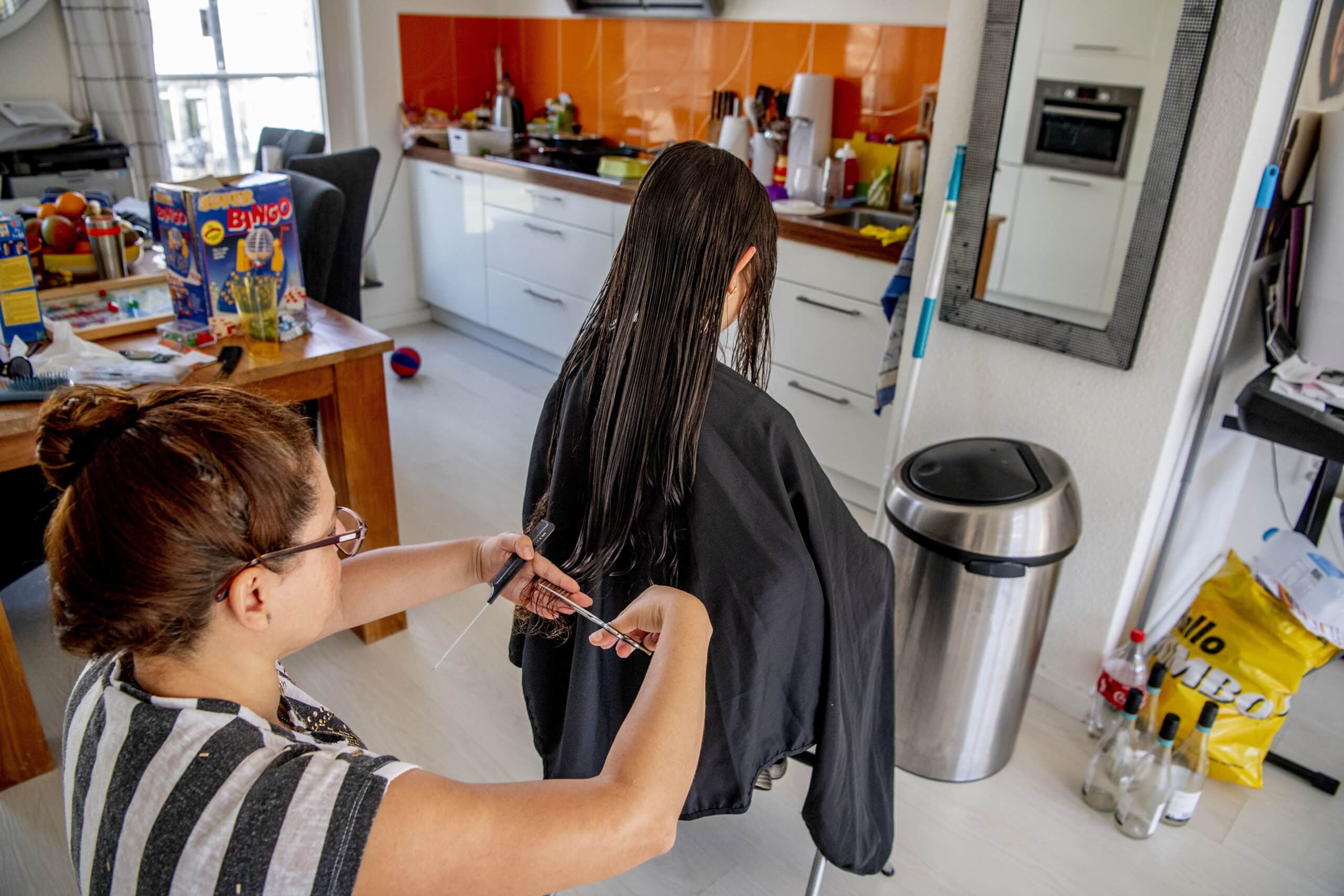 This mom spent 20 hours removing 150 'Bunchems' toys from her daughter's  hair