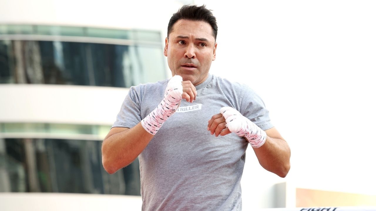 Oscar De La Hoya attends an open to the public media workout.