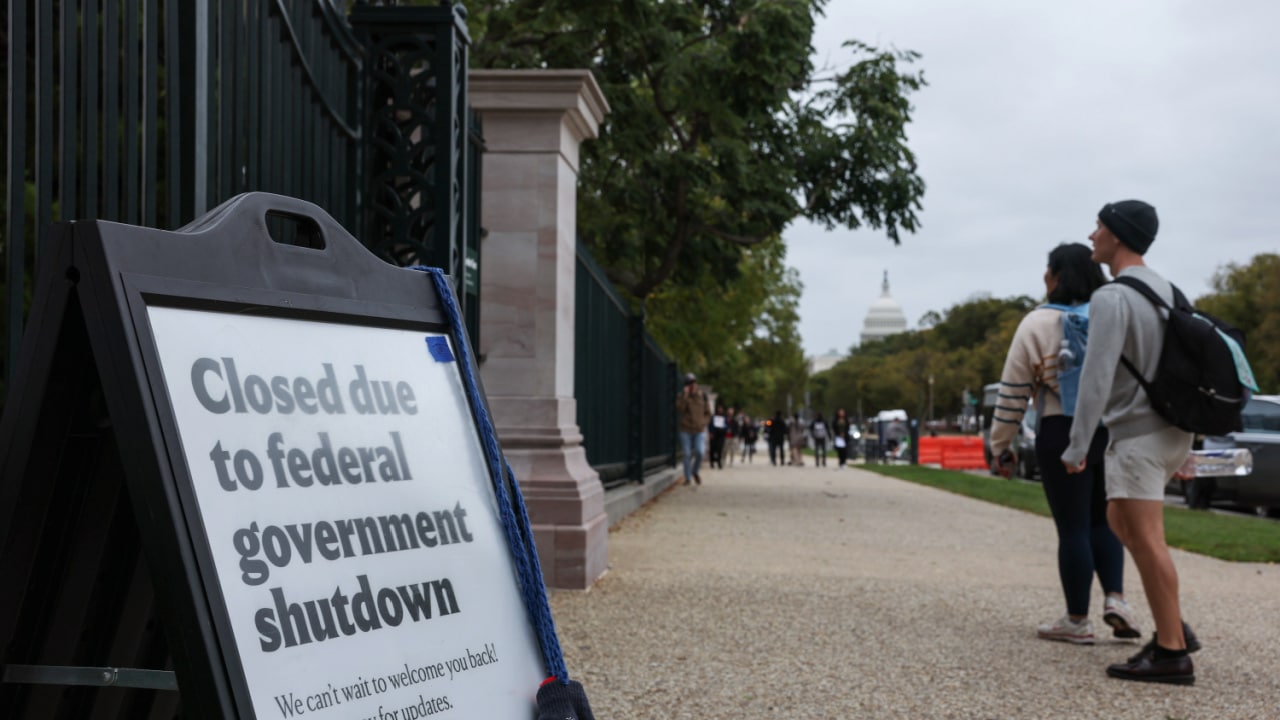 Latinos and Immigrants Are Feeling the Impact of the Government Shutdown in Real Time
