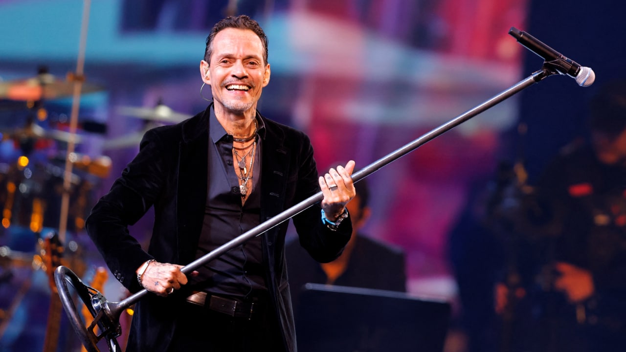 The Beckham Family Drama Went Full Telenovela, and Marc Anthony Caught a Stray