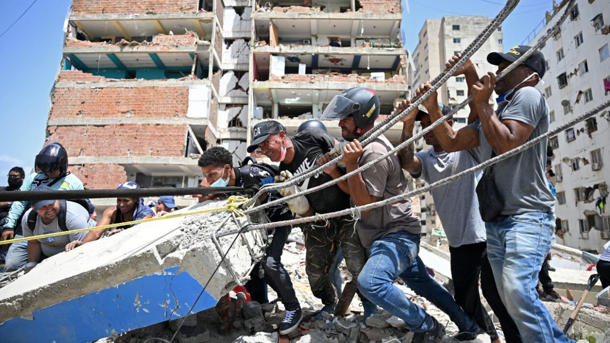 When Venezuela’s Earthquake Hit, the People Showed Up. The Government Did Not