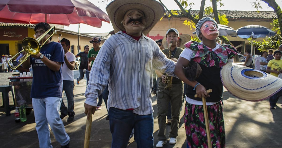 Here's Everything You Need To Know About Mexico's 'El Viejo' Traditions  That Ring In The New Year